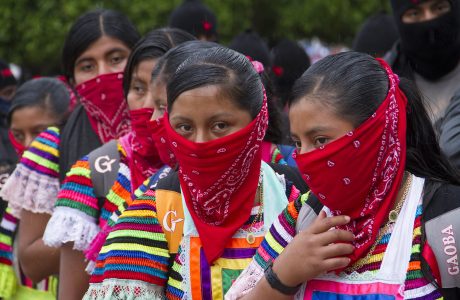 Ocosingo, Chiapas. 21 de diciembre de 2012.
Miles de indigenas del Ejercito Zapatista de Liberacion Nacional procedientes de La Selva Lacandona, esta mañana en la cabecera municipal de Ocosingo en el estado mexicano de Chiapas marchan y se concentran en la plaza central de manera pacfica y en total silencio.
FOTO: Moysés Zúñiga Santiago.