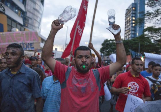 PAULISTAS MARCHAN POR AGUA.jpg