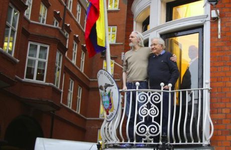 chomsky_assange_londres.jpg